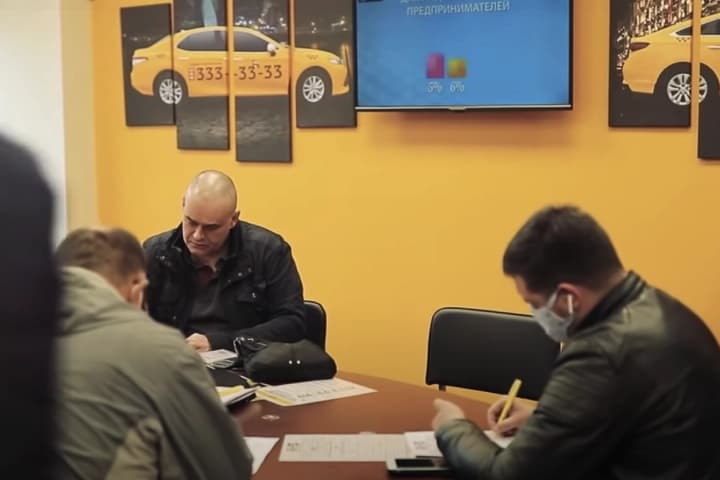 Оформление договора в таксопарке Такси Ритм